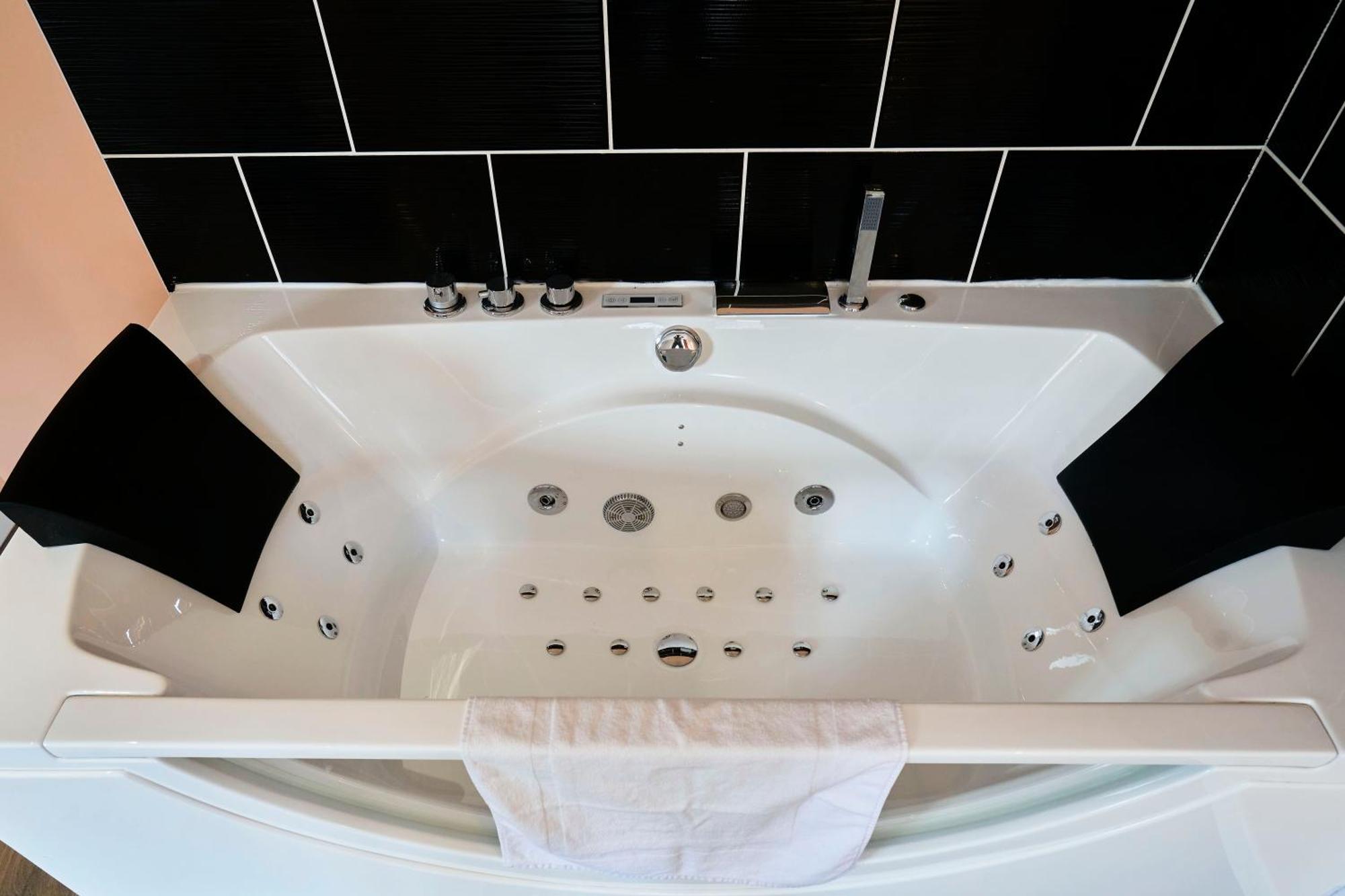 Ng Prestige L Lille L Tourcoing - Bouvines Balneo Appartement Buitenkant foto