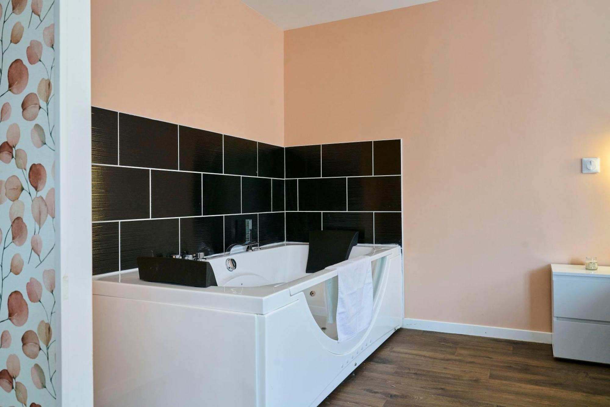 Ng Prestige L Lille L Tourcoing - Bouvines Balneo Appartement Buitenkant foto
